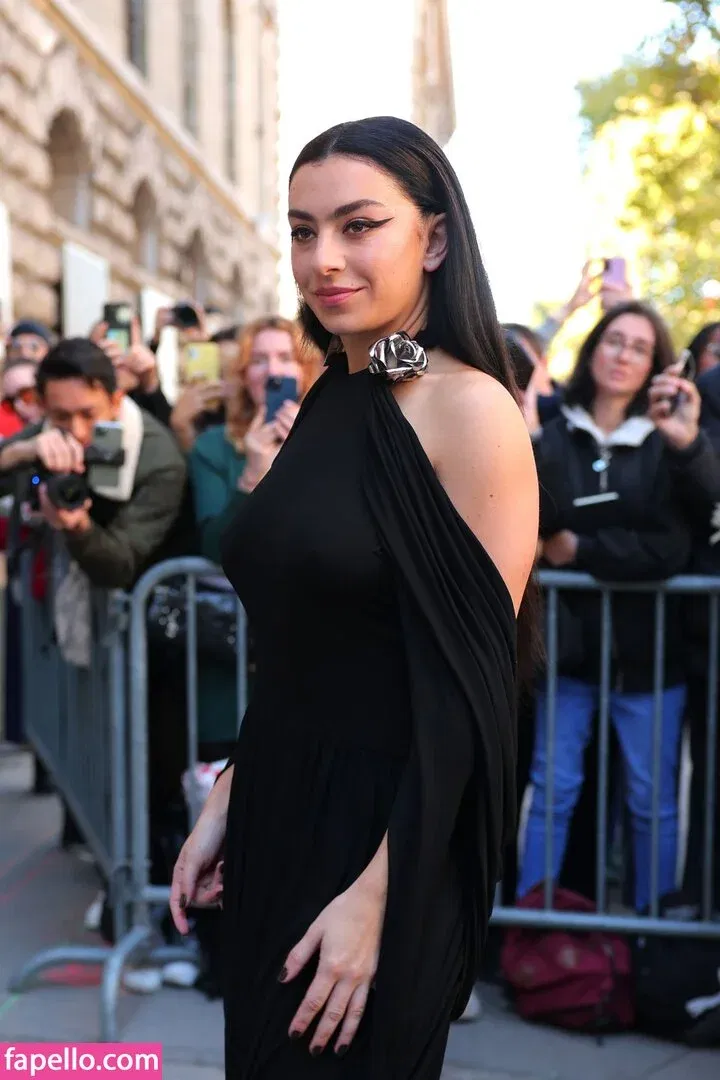Charli XCX / charli_xcx / charlignarly Onlyfans Photo Gallery 