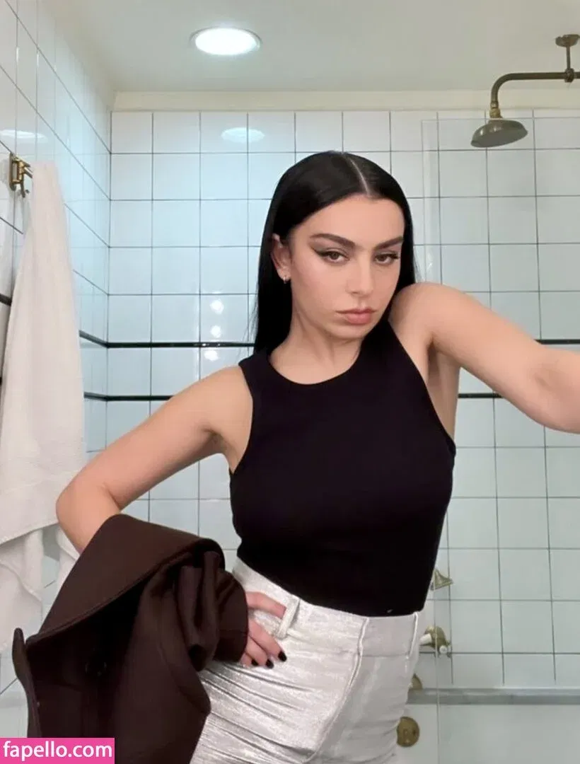 Charli XCX / charli_xcx / charlignarly Onlyfans Photo Gallery 