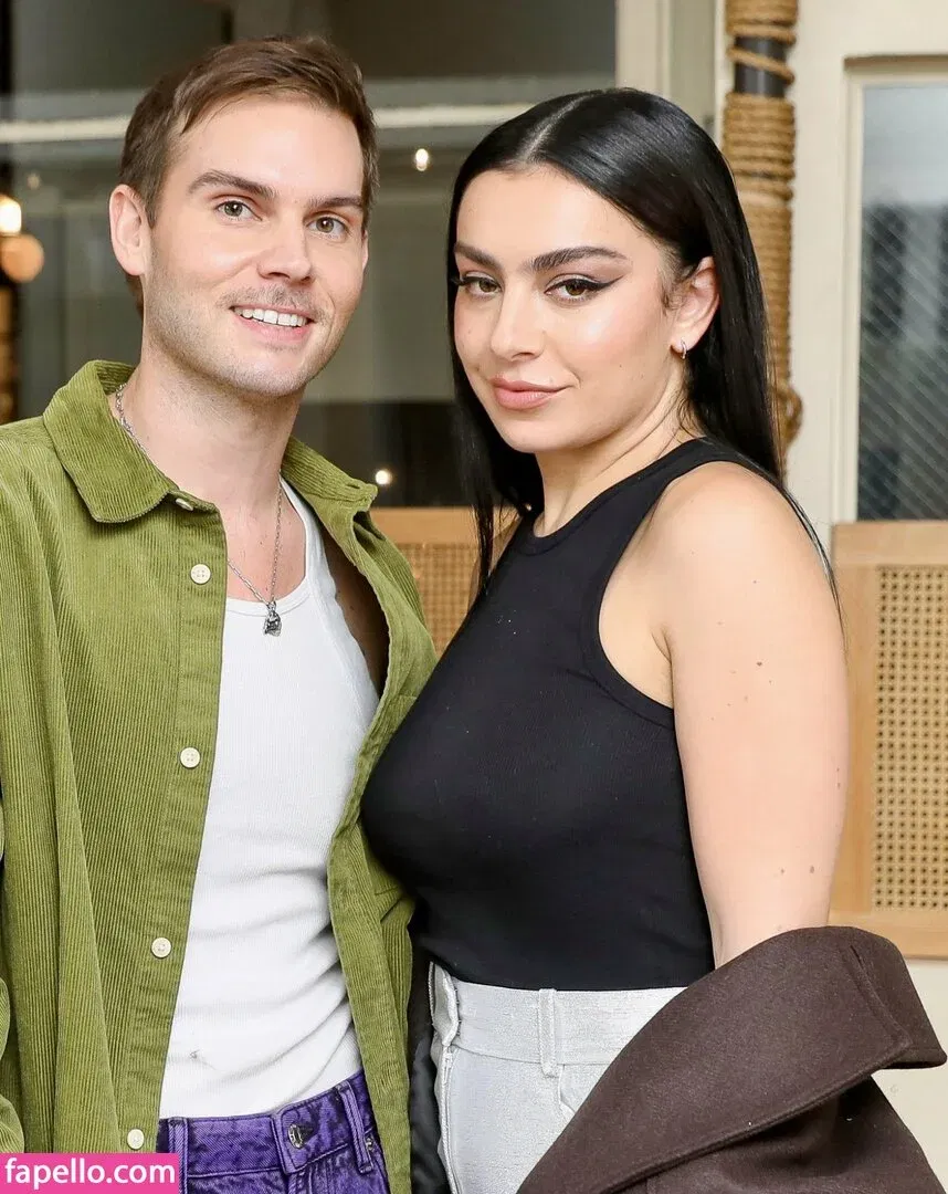 Charli XCX / charli_xcx / charlignarly Onlyfans Photo Gallery 