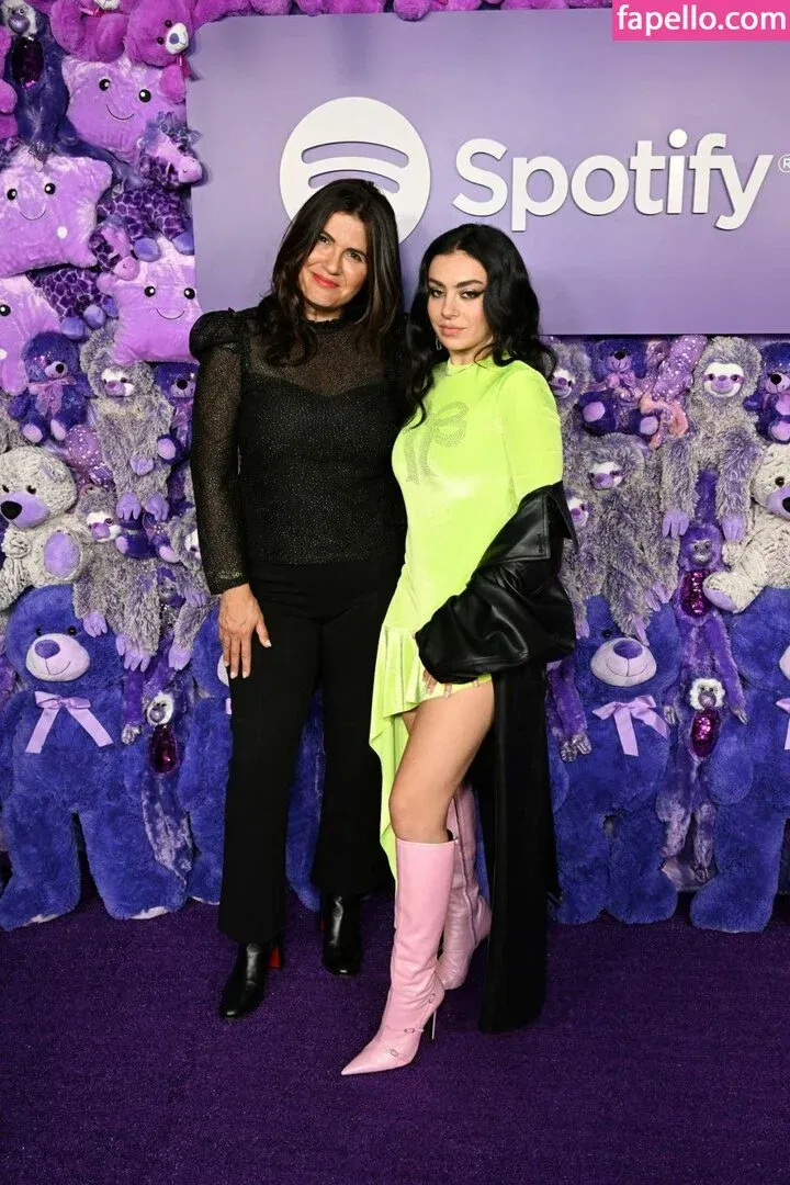 Charli XCX / charli_xcx / charlignarly Onlyfans Photo Gallery 