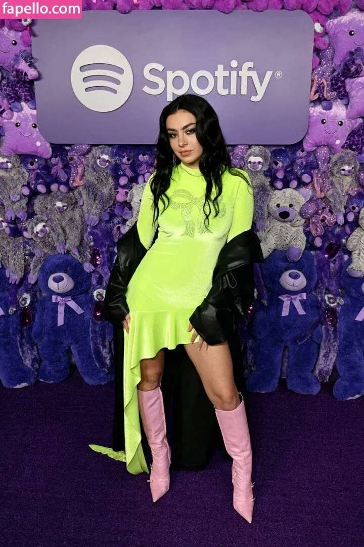 Charli XCX / charli_xcx / charlignarly Onlyfans Photo Gallery 