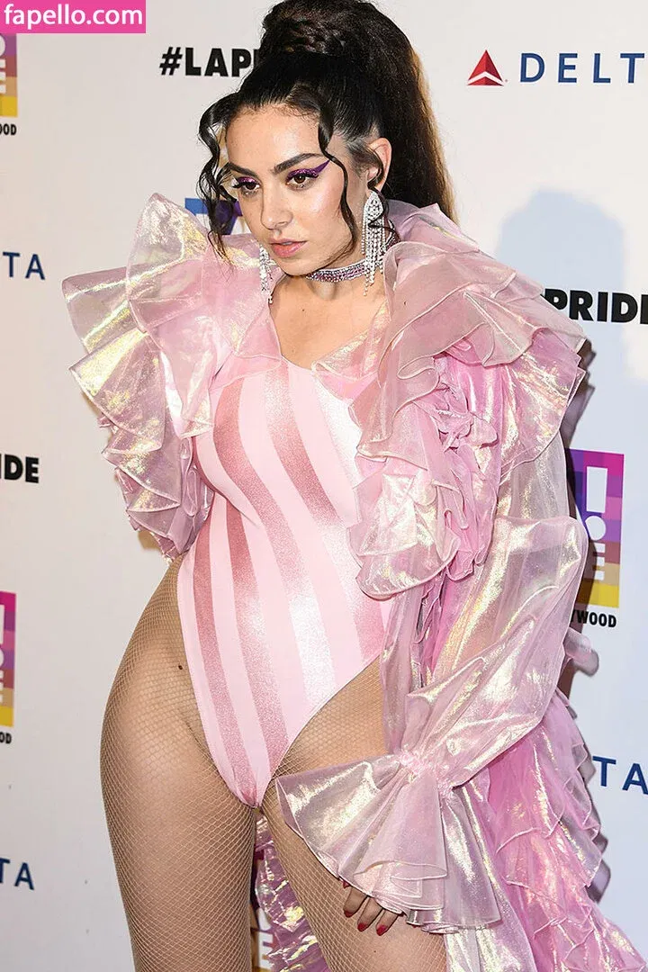 Charli XCX / charli_xcx / charlignarly Onlyfans Photo Gallery 