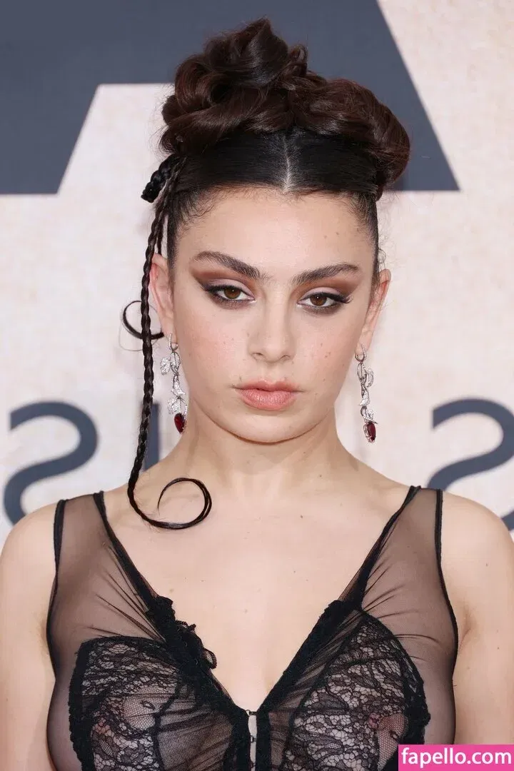 Charli XCX / charli_xcx / charlignarly Onlyfans Photo Gallery 