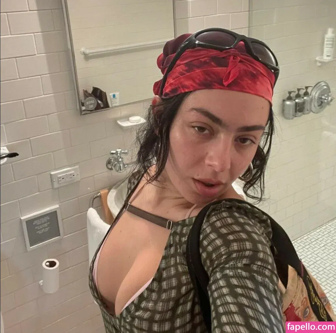 Charli XCX / charli_xcx / charlignarly Onlyfans Photo Gallery 