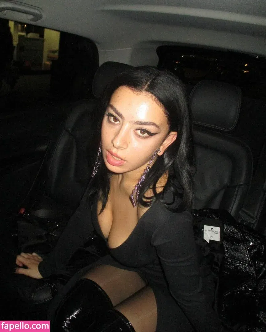Charli XCX / charli_xcx / charlignarly Onlyfans Photo Gallery 