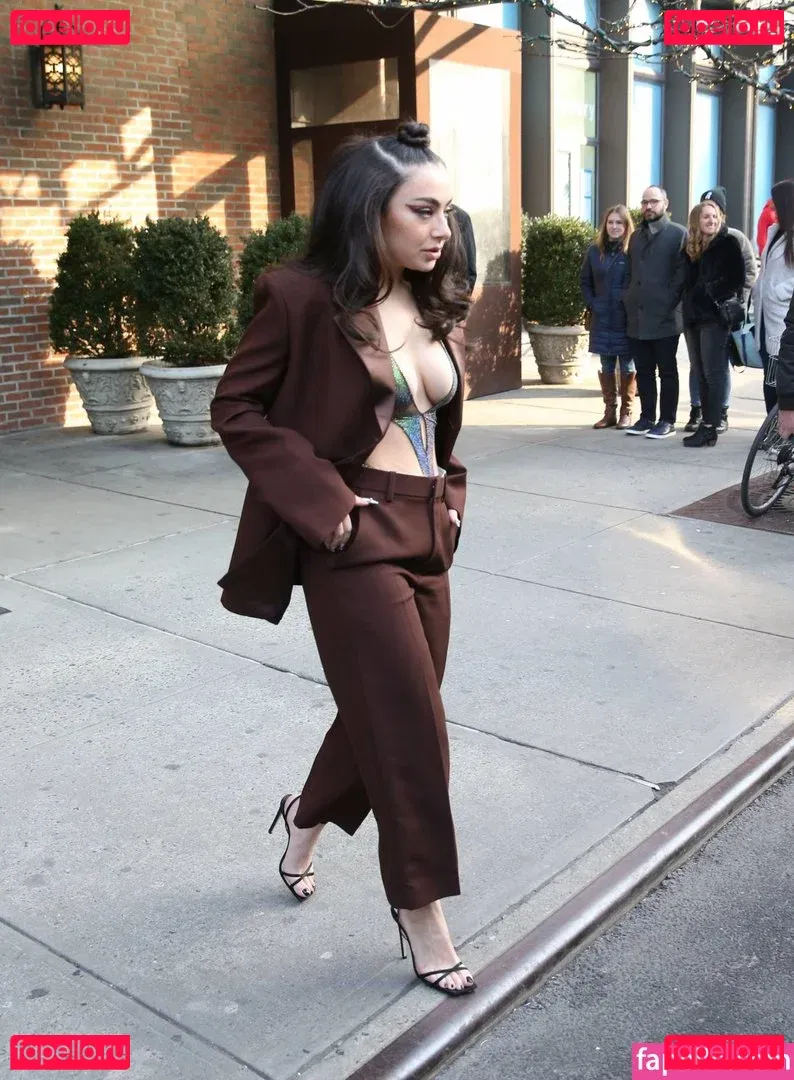 Charli XCX / charli_xcx / charlignarly Onlyfans Photo Gallery 