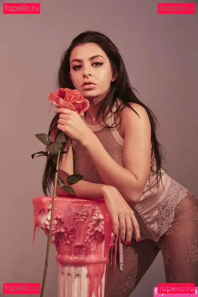 Charli XCX / charli_xcx / charlignarly Onlyfans Photo Gallery 