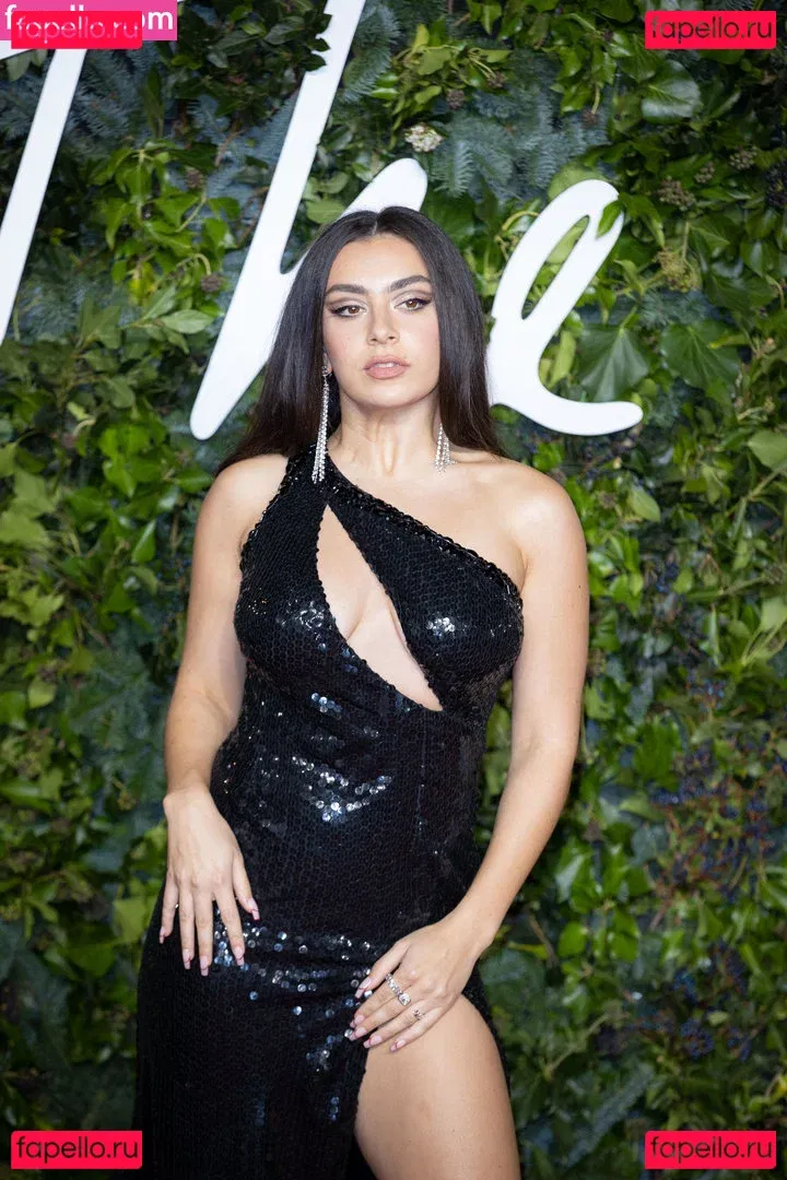 Charli XCX / charli_xcx / charlignarly Onlyfans Photo Gallery 