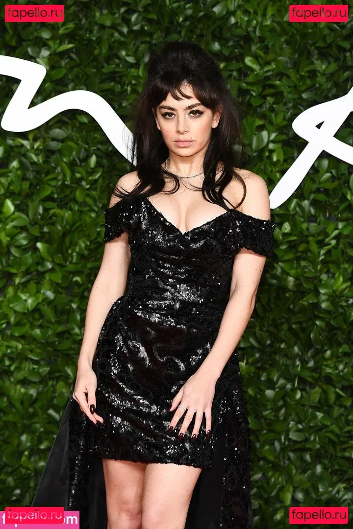 Charli XCX / charli_xcx / charlignarly Onlyfans Photo Gallery 