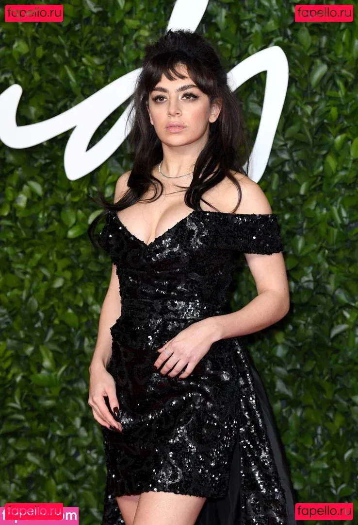Charli XCX / charli_xcx / charlignarly Onlyfans Photo Gallery 