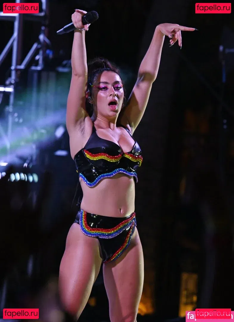 Charli XCX / charli_xcx / charlignarly Onlyfans Photo Gallery 