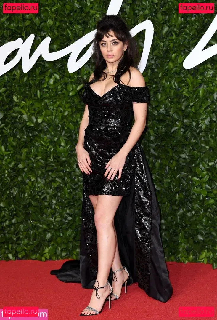 Charli XCX / charli_xcx / charlignarly Onlyfans Photo Gallery 