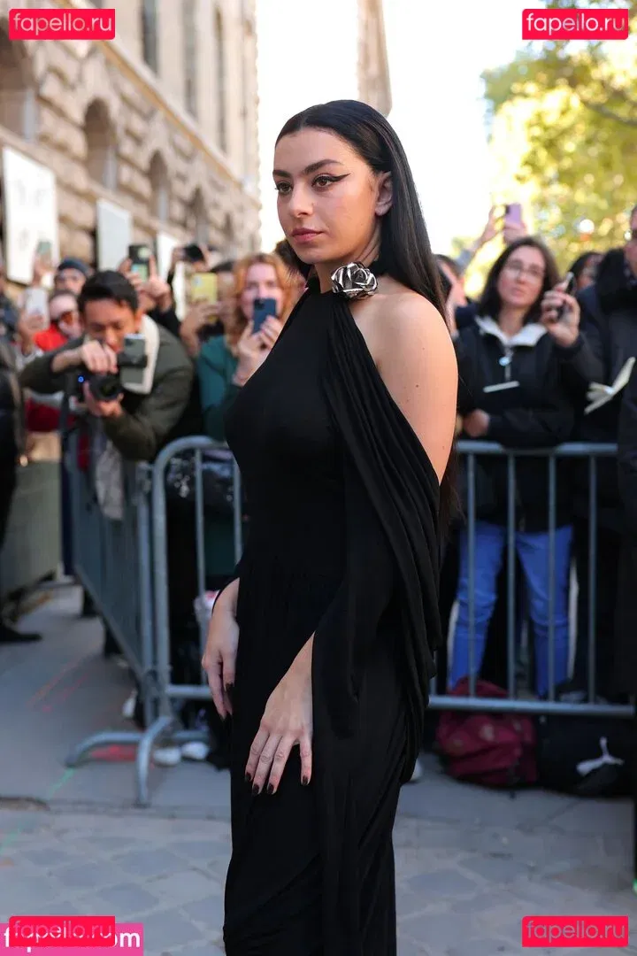 Charli XCX / charli_xcx / charlignarly Onlyfans Photo Gallery 