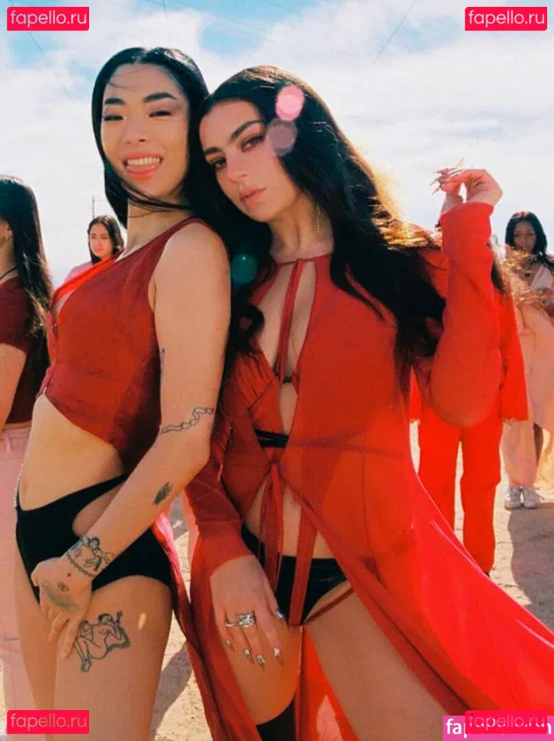 Charli XCX / charli_xcx / charlignarly Onlyfans Photo Gallery 