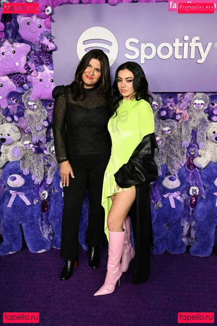 Charli XCX / charli_xcx / charlignarly Onlyfans Photo Gallery 