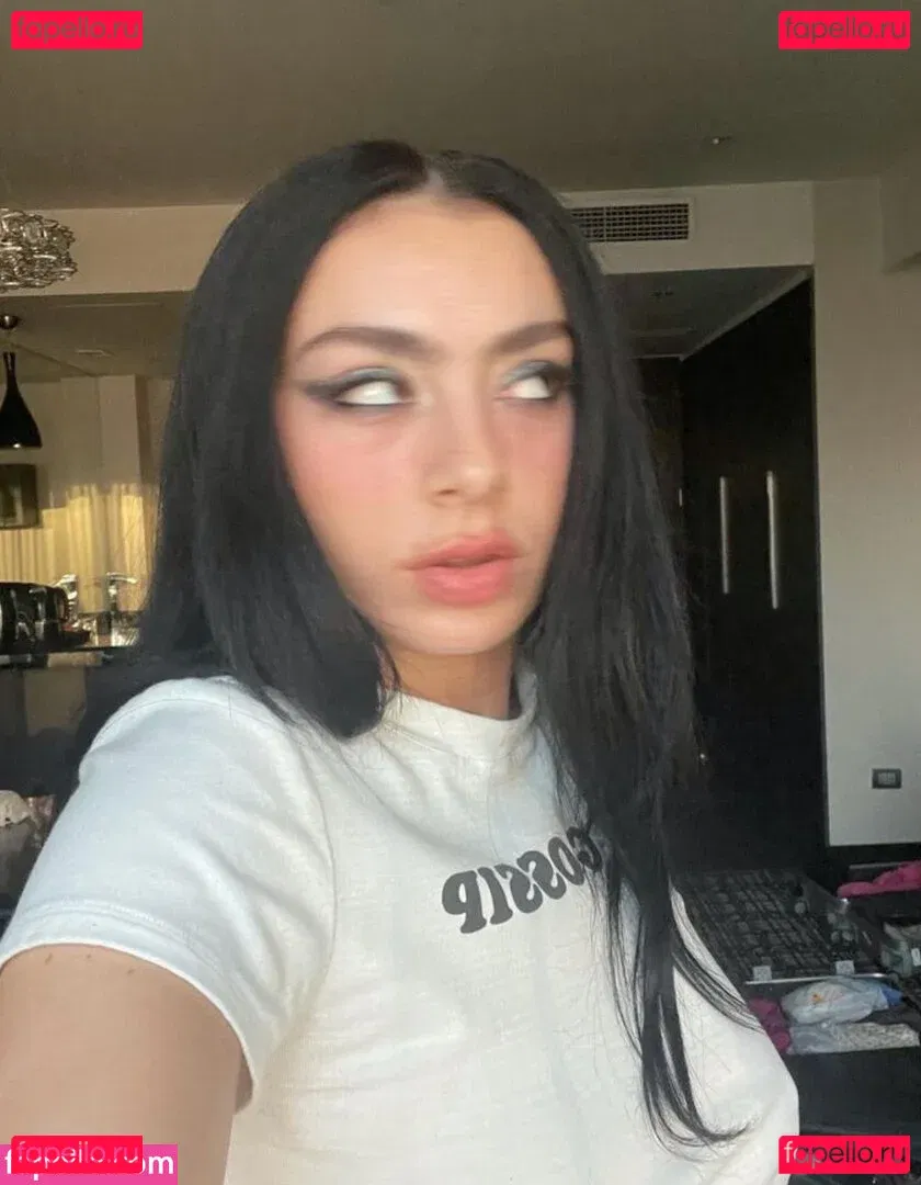 Charli XCX / charli_xcx / charlignarly Onlyfans Photo Gallery 