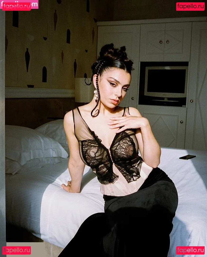 Charli XCX / charli_xcx / charlignarly Onlyfans Photo Gallery 