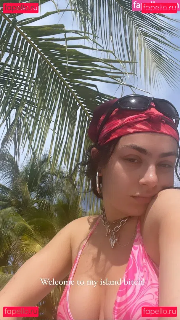Charli XCX / charli_xcx / charlignarly Onlyfans Photo Gallery 