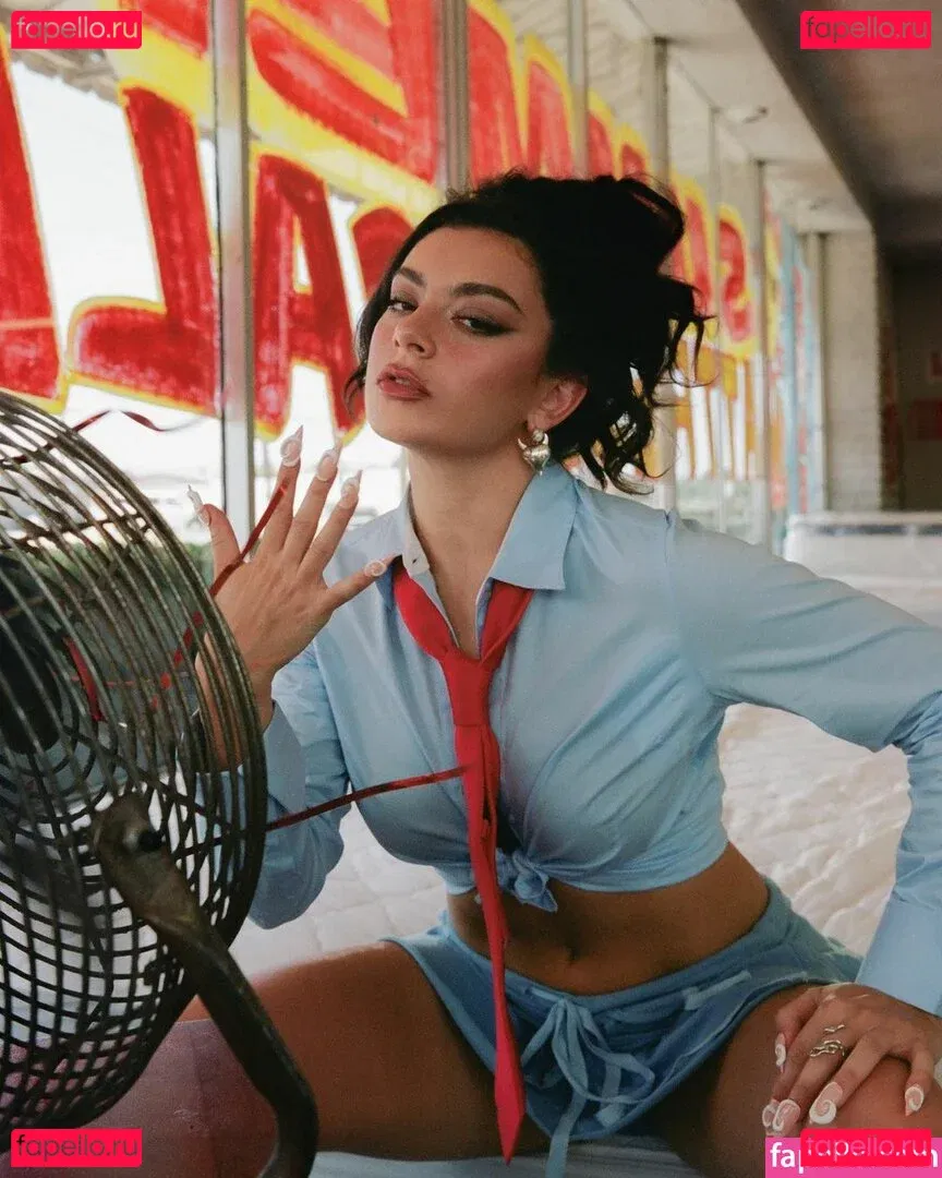 Charli XCX / charli_xcx / charlignarly Onlyfans Photo Gallery 