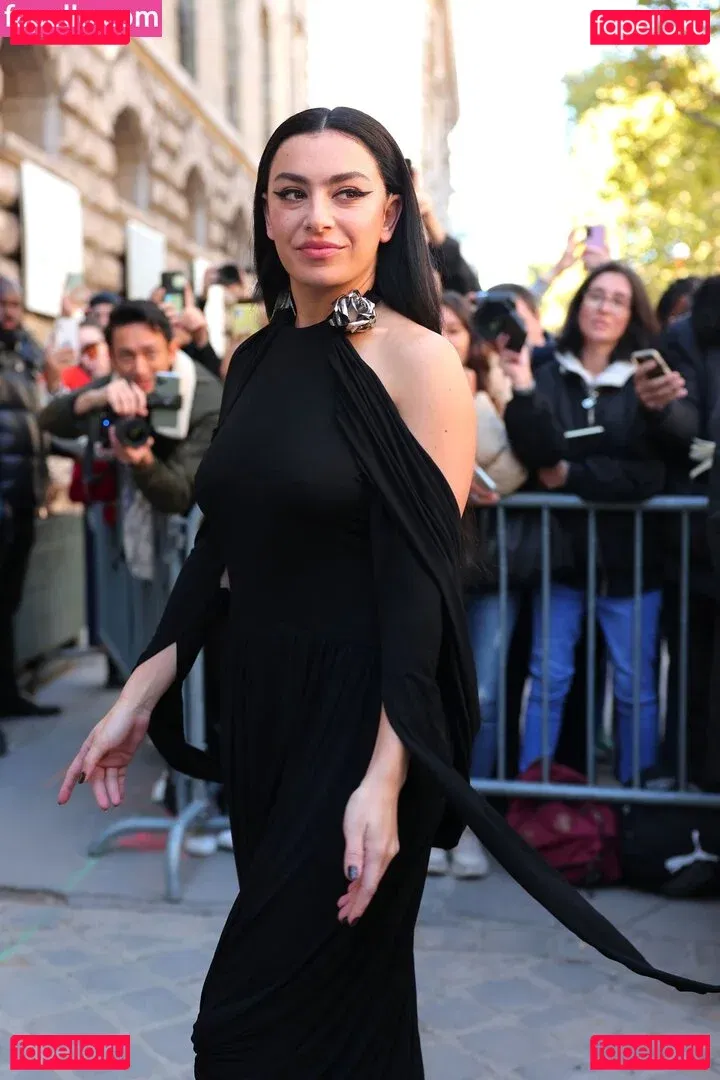 Charli XCX / charli_xcx / charlignarly Onlyfans Photo Gallery 