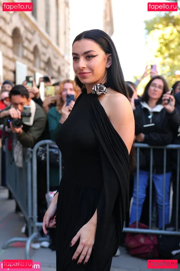 Charli XCX / charli_xcx / charlignarly Onlyfans Photo Gallery 