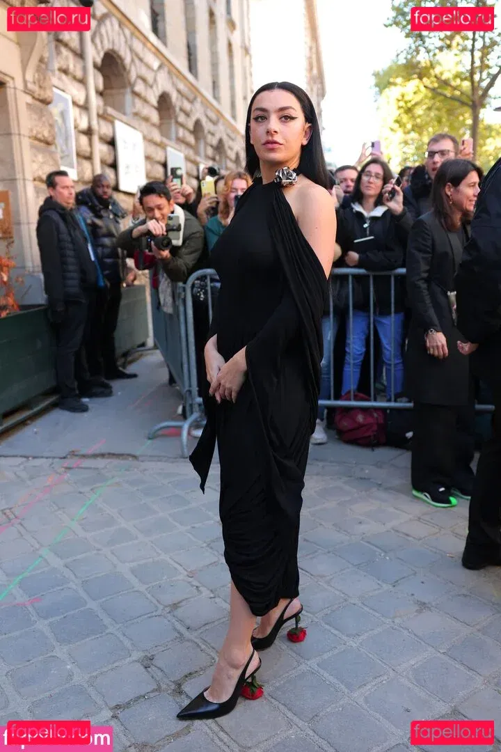 Charli XCX / charli_xcx / charlignarly Onlyfans Photo Gallery 