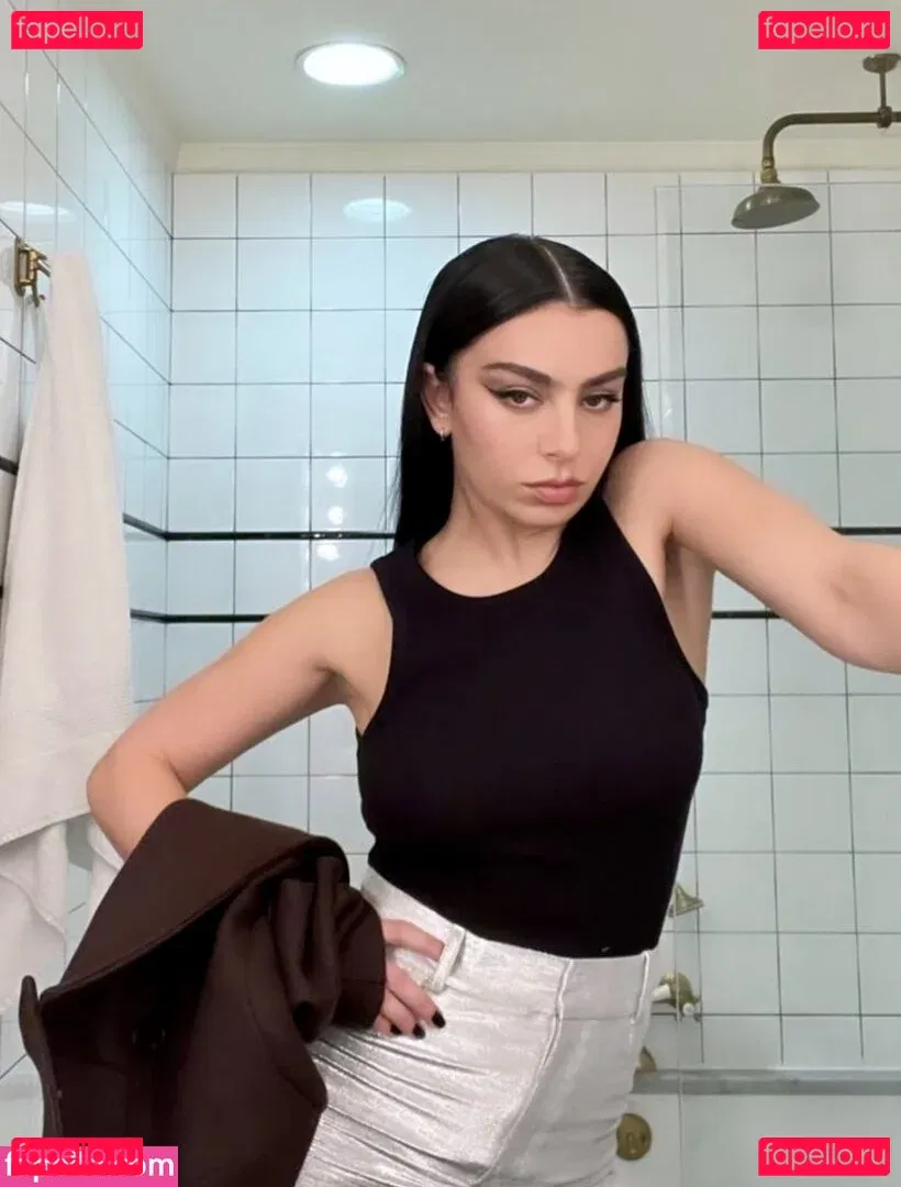 Charli XCX / charli_xcx / charlignarly Onlyfans Photo Gallery 