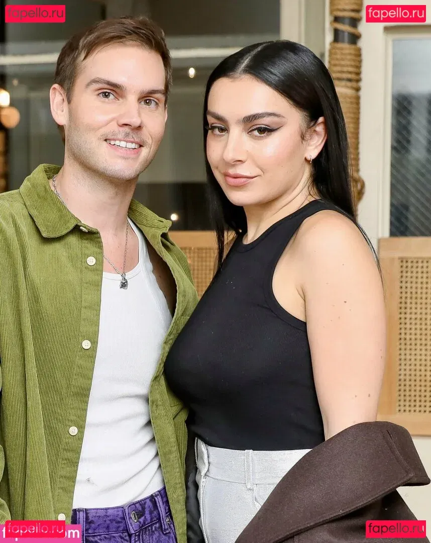 Charli XCX / charli_xcx / charlignarly Onlyfans Photo Gallery 