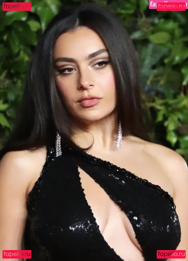 Charli XCX / charli_xcx / charlignarly Onlyfans Photo Gallery 