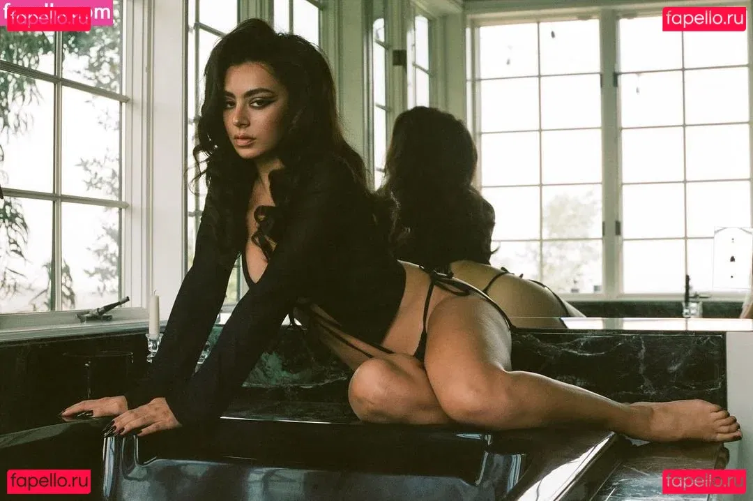 Charli XCX / charli_xcx / charlignarly Onlyfans Photo Gallery 