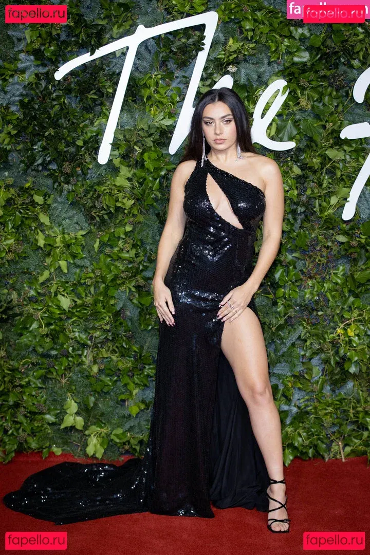 Charli XCX / charli_xcx / charlignarly Onlyfans Photo Gallery 