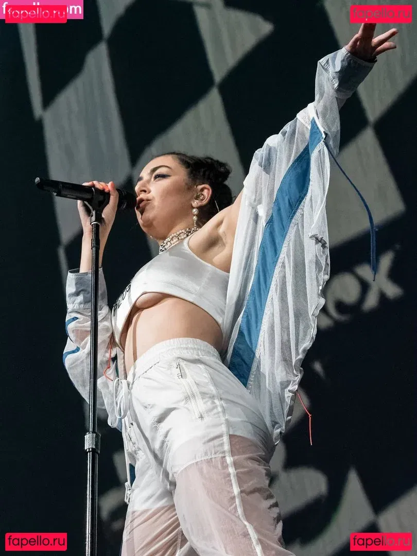 Charli XCX / charli_xcx / charlignarly Onlyfans Photo Gallery 