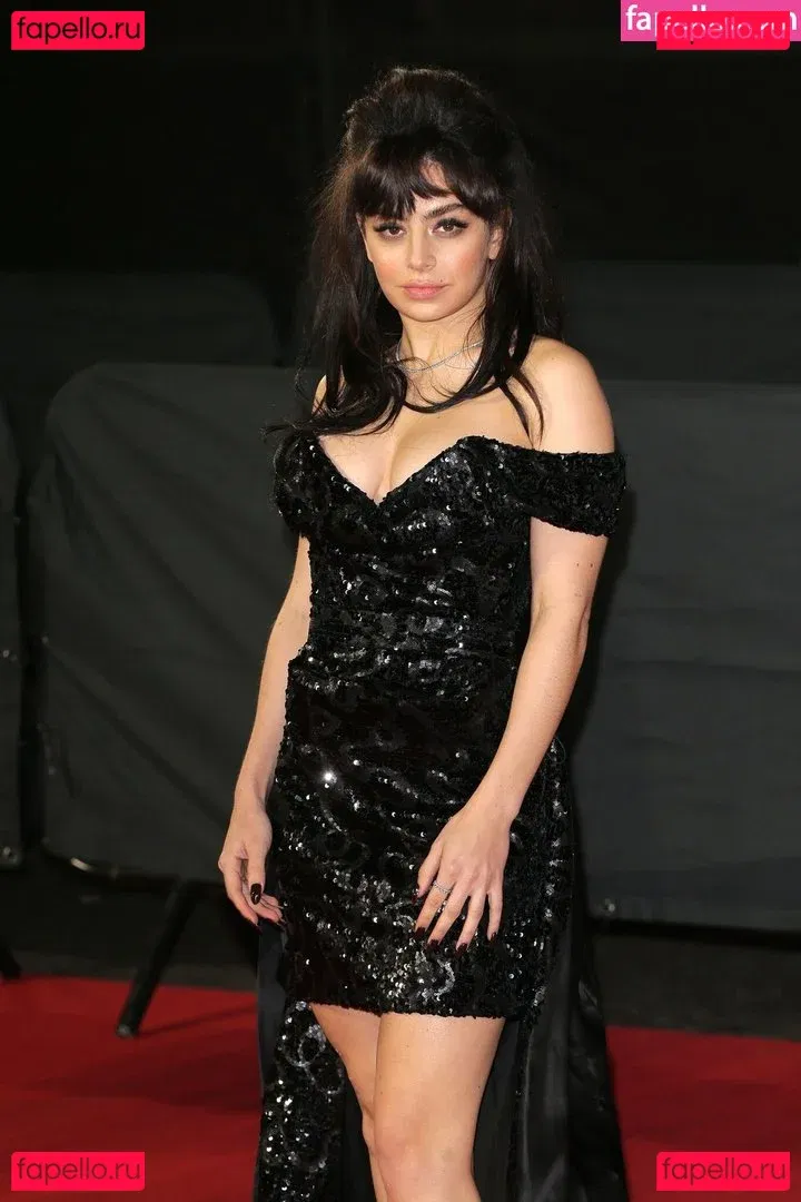 Charli XCX / charli_xcx / charlignarly Onlyfans Photo Gallery 