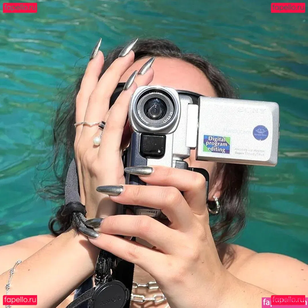 Charli XCX / charli_xcx / charlignarly Onlyfans Photo Gallery 