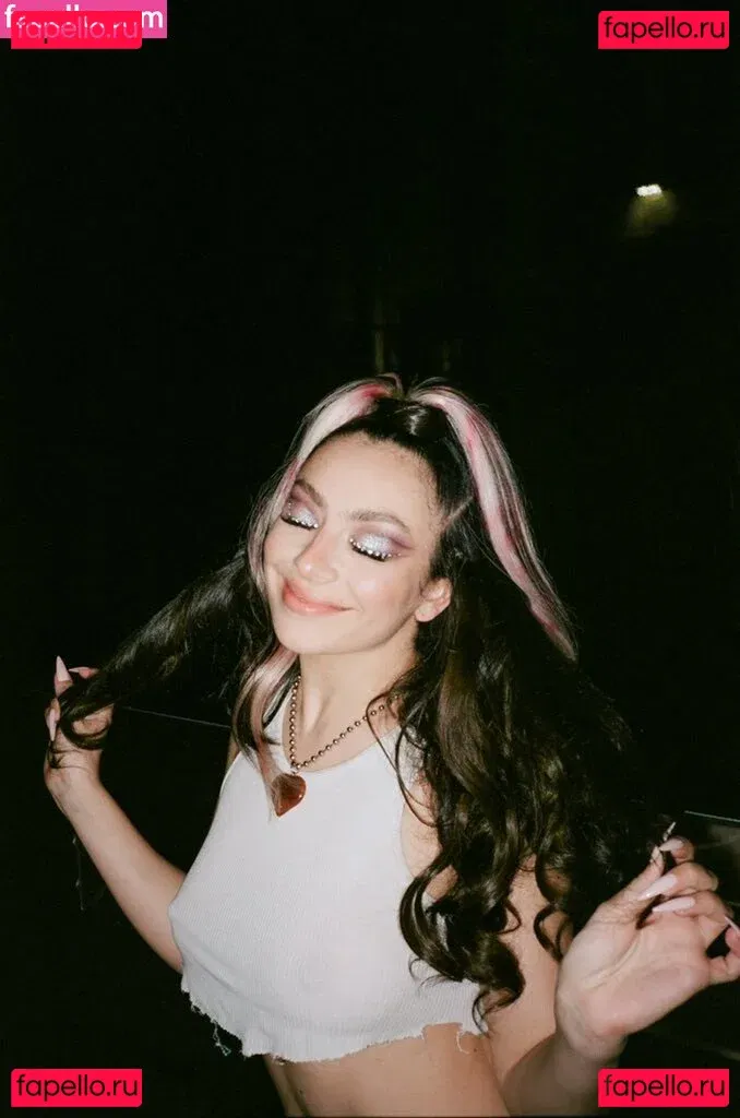 Charli XCX / charli_xcx / charlignarly Onlyfans Photo Gallery 