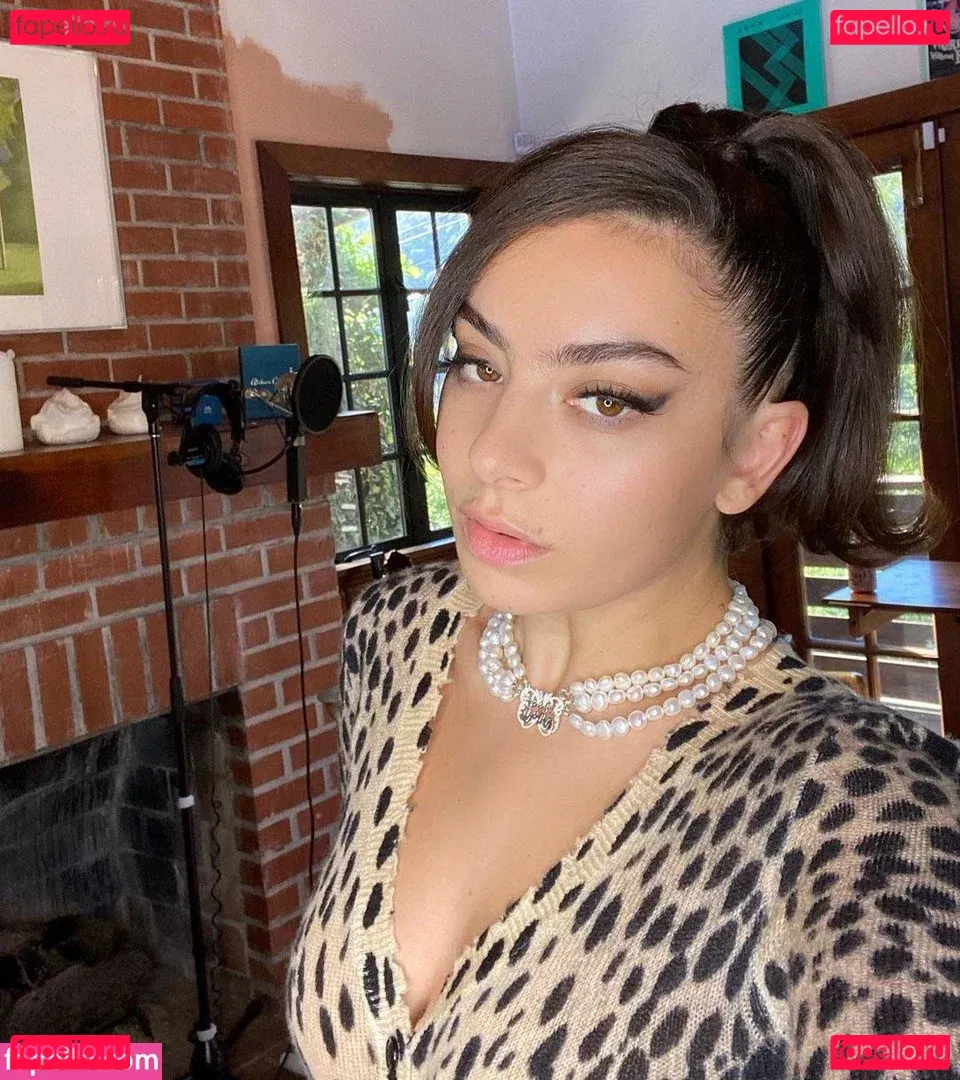 Charli XCX / charli_xcx / charlignarly Onlyfans Photo Gallery 