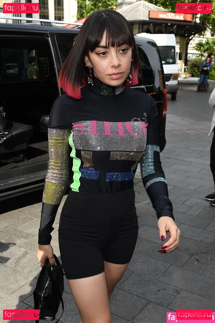 Charli XCX / charli_xcx / charlignarly Onlyfans Photo Gallery 
