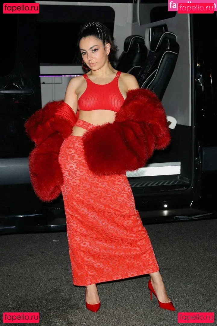 Charli XCX / charli_xcx / charlignarly Onlyfans Photo Gallery 