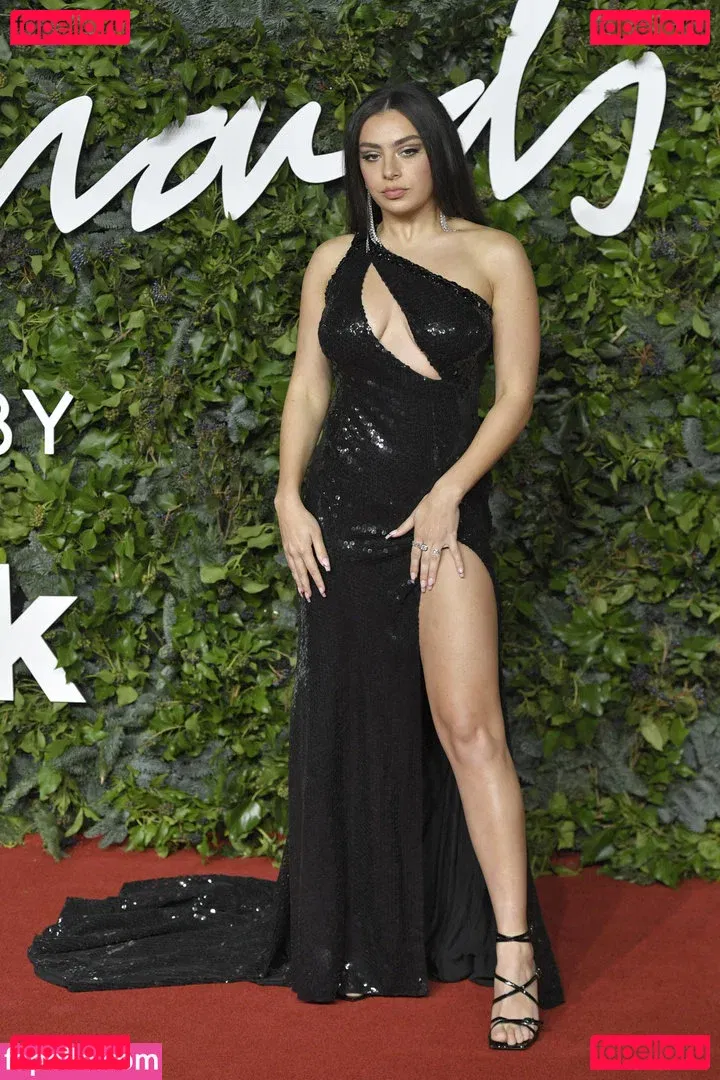 Charli XCX / charli_xcx / charlignarly Onlyfans Photo Gallery 