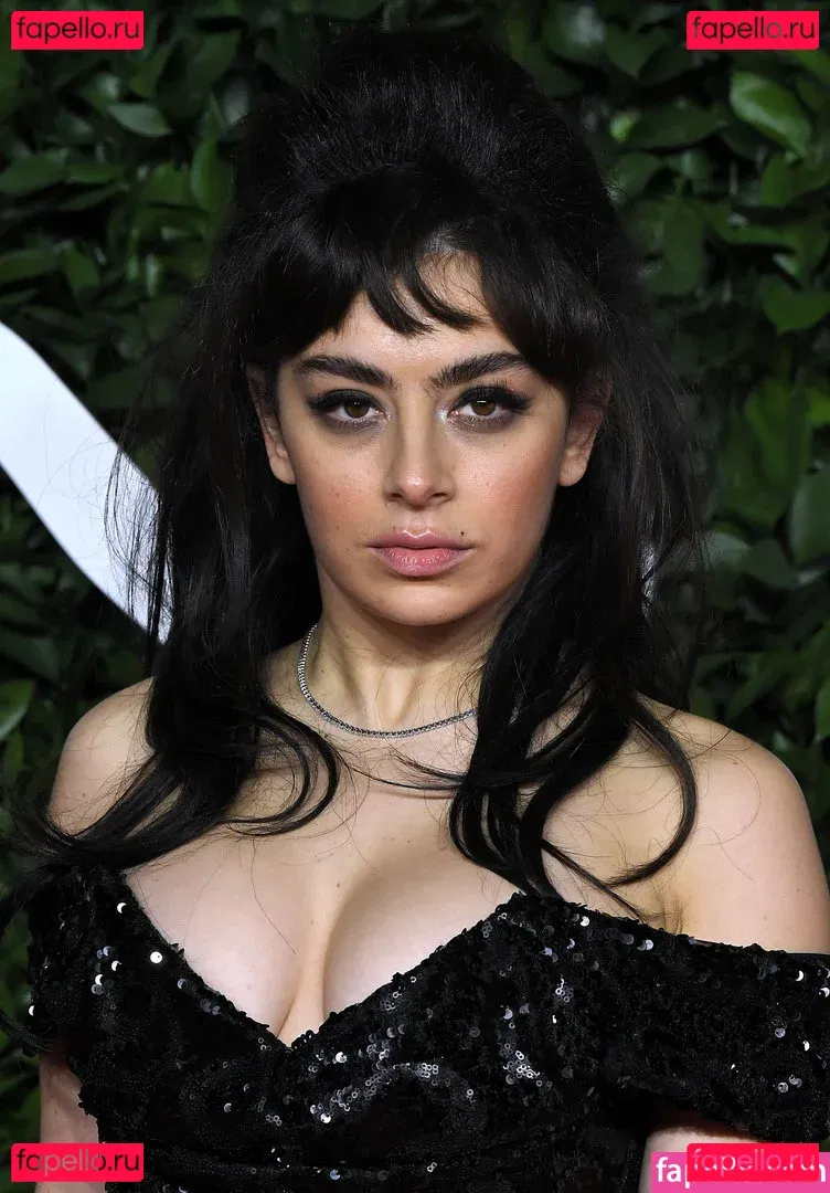 Charli XCX / charli_xcx / charlignarly Onlyfans Photo Gallery 