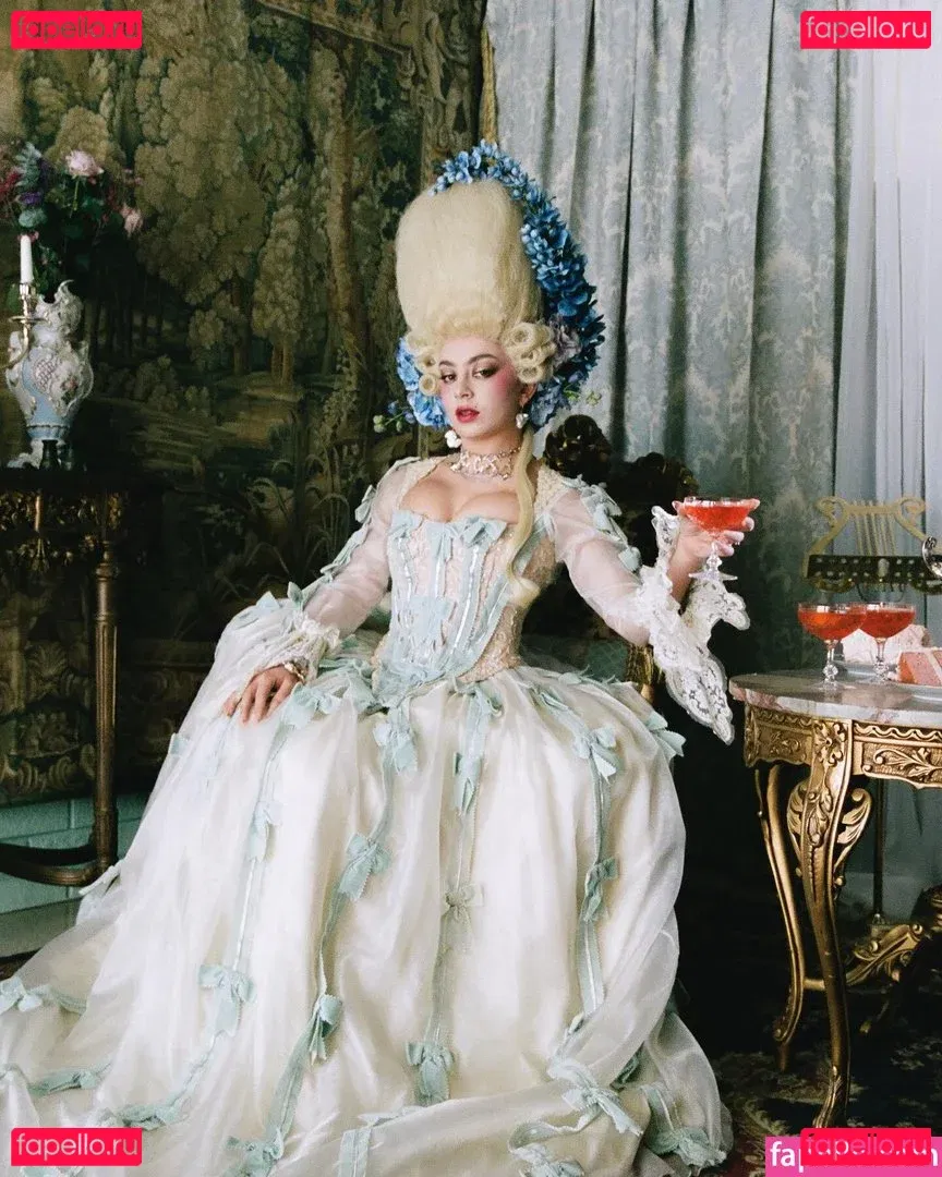 Charli XCX / charli_xcx / charlignarly Onlyfans Photo Gallery 