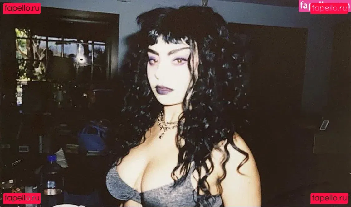 Charli XCX / charli_xcx / charlignarly Onlyfans Photo Gallery 