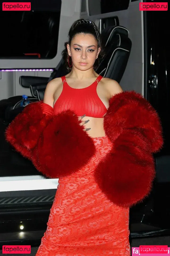 Charli XCX / charli_xcx / charlignarly Onlyfans Photo Gallery 