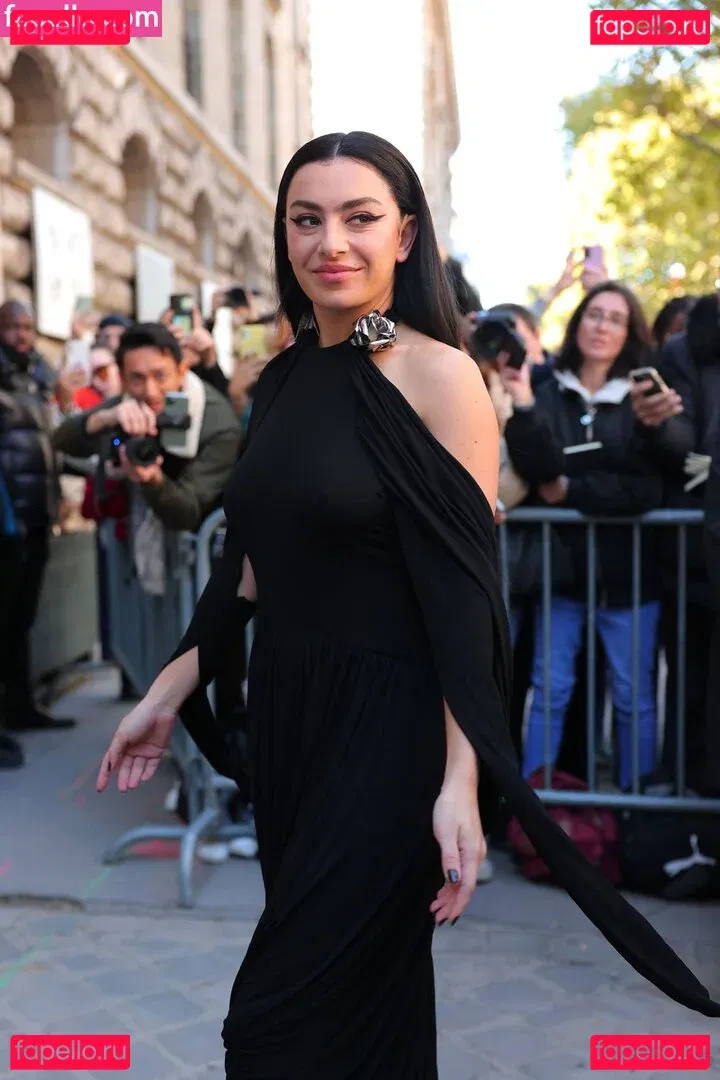 Charli XCX / charli_xcx / charlignarly Onlyfans Photo Gallery 