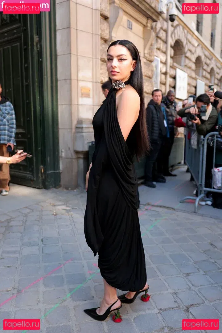 Charli XCX / charli_xcx / charlignarly Onlyfans Photo Gallery 