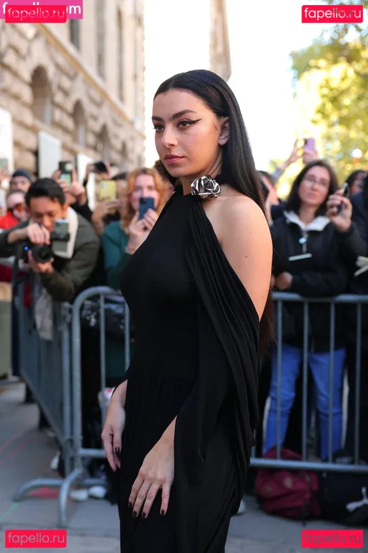 Charli XCX / charli_xcx / charlignarly Onlyfans Photo Gallery 
