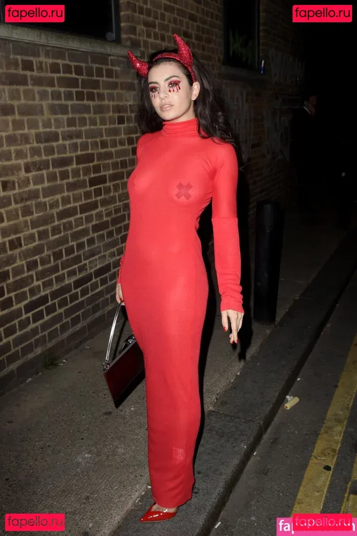 Charli XCX / charli_xcx / charlignarly Onlyfans Photo Gallery 