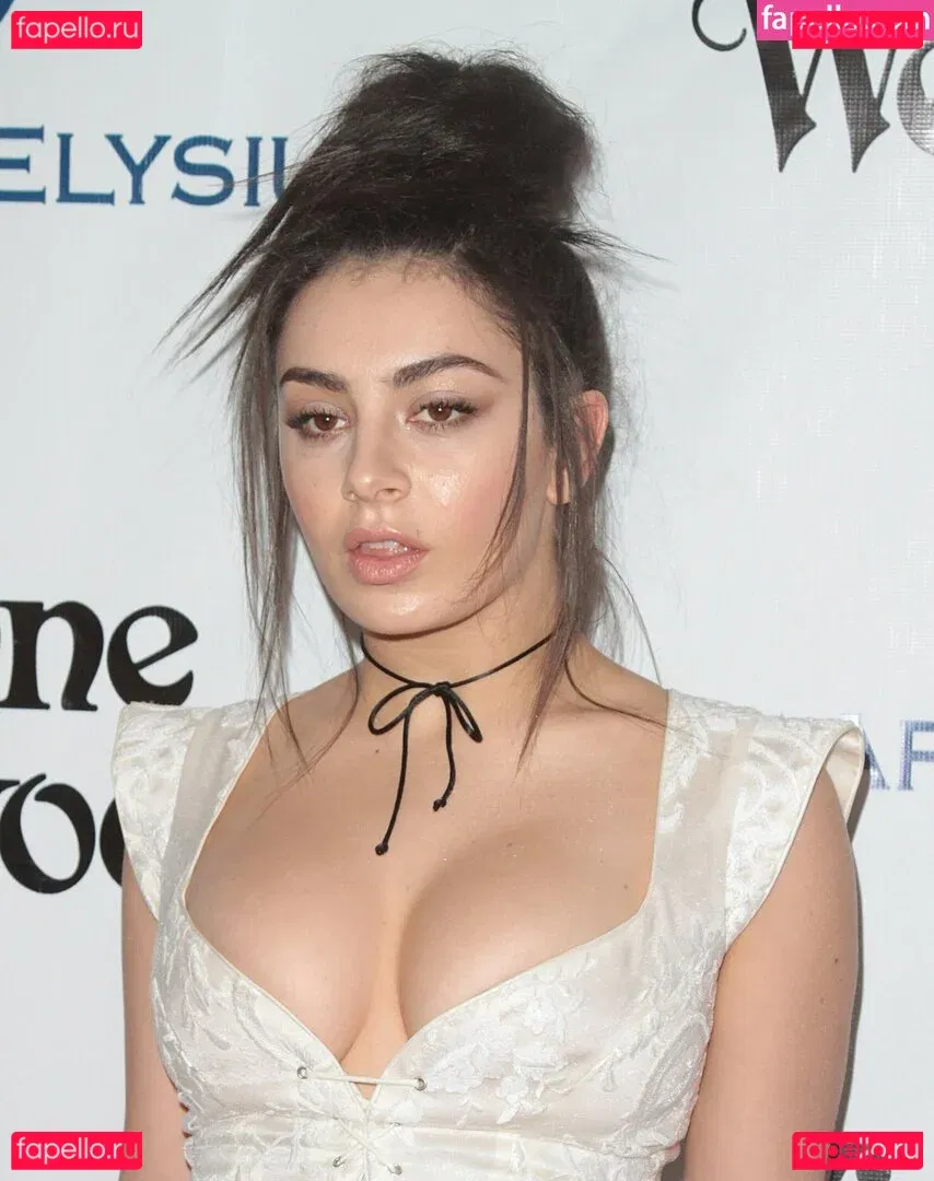 Charli XCX / charli_xcx / charlignarly Onlyfans Photo Gallery 