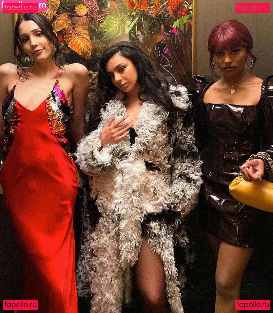 Charli XCX / charli_xcx / charlignarly Onlyfans Photo Gallery 