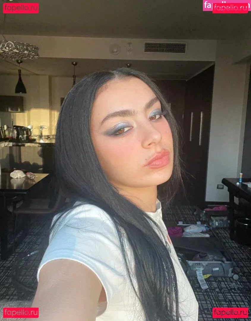 Charli XCX / charli_xcx / charlignarly Onlyfans Photo Gallery 